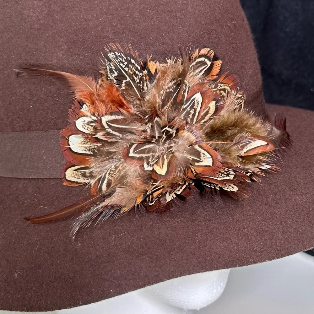 Liz Claiborne Women’s Fedora- Brown Wool Felt With Feather Highlights- NWT
